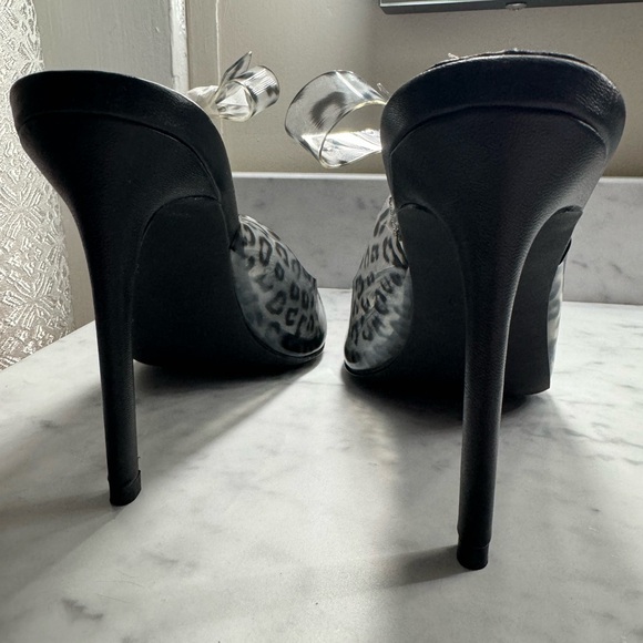 Black print heels - Picture 4 of 5